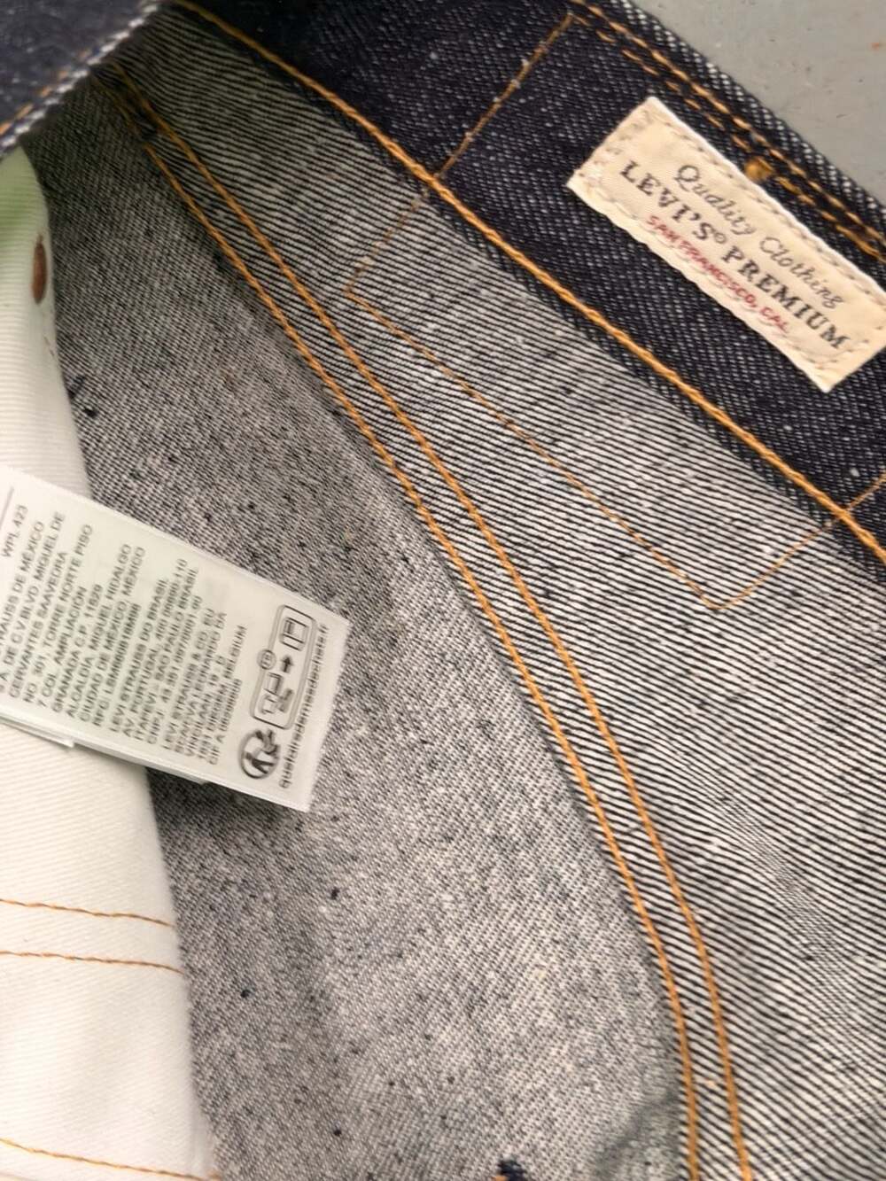 Levi's 501 Original Selvedge Denim Jeans - Picture 10 of 10